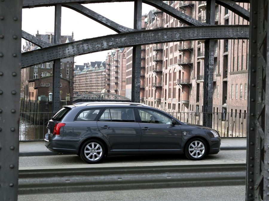  Toyota Avensis Wagon 2003 года  (фото 59 из 76)